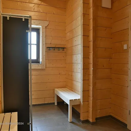 Doppelhaushaelfte In Ferienhaus
